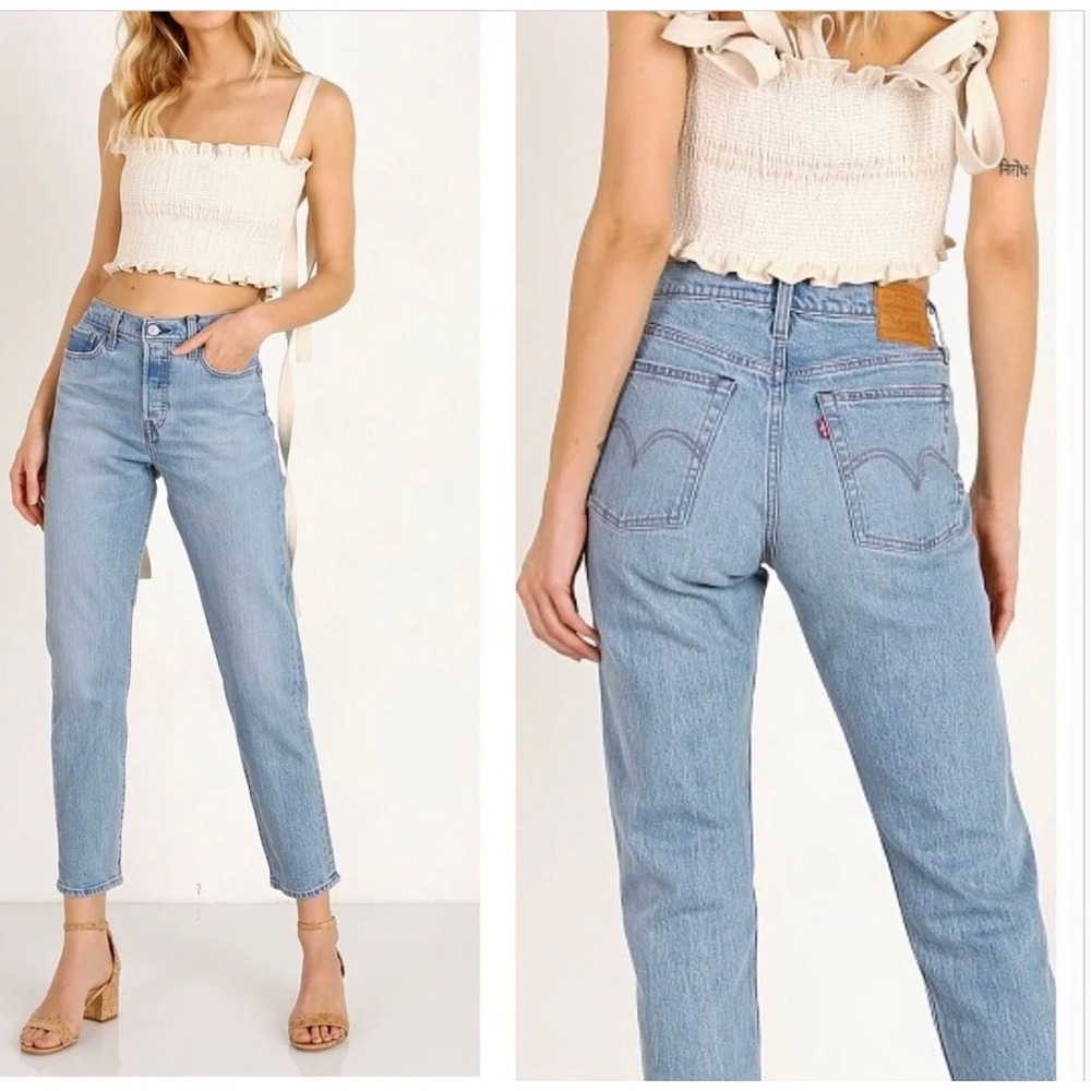 Levi's Wedgie Light Wash Mom Jean Size 26